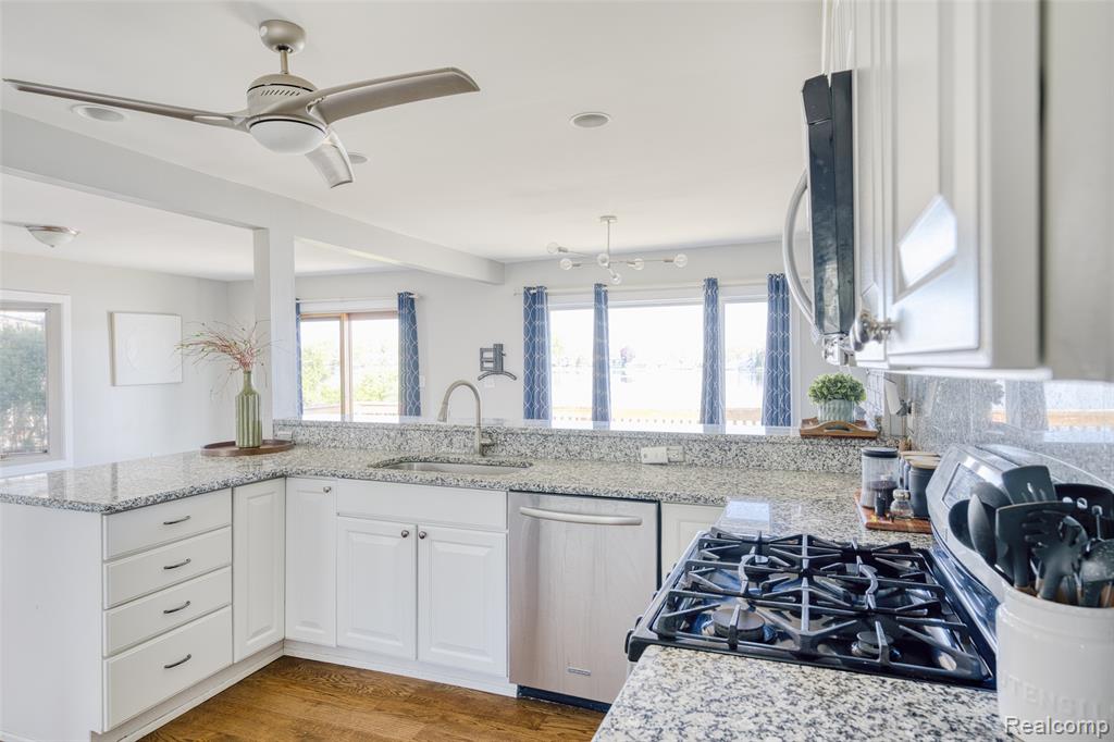 10094 Elizabeth Lake Road, White Lake, MI — Photo 15