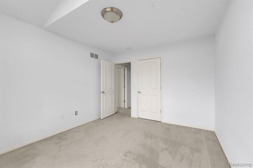 42088 Woodglen Drive, Novi, MI — Photo 34