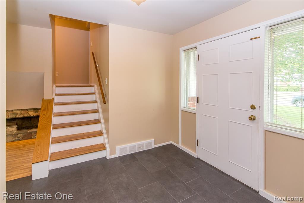 6845 Tamerlane Drive, West Bloomfield, MI — Photo 15