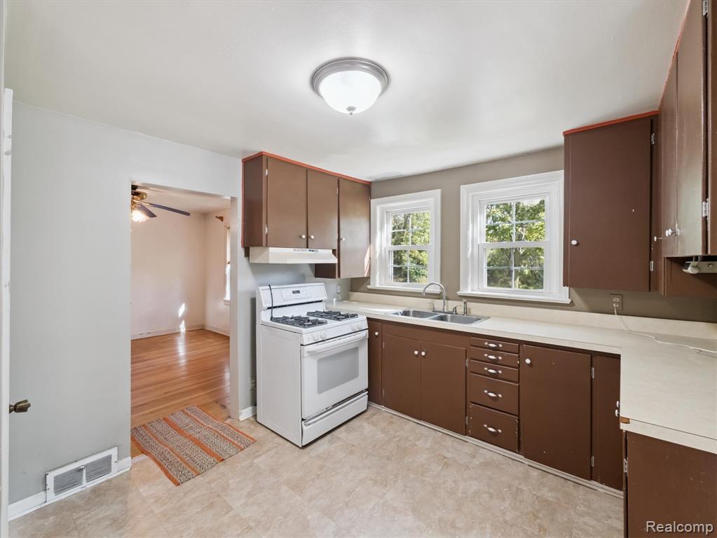 260 S DEXTER Street, Pinckney, MI 48169 — Photo 26
