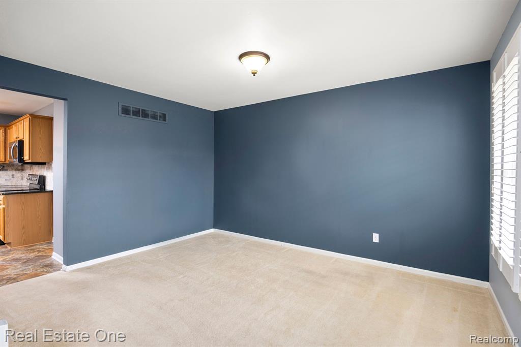 7737 TURRILLIUM Lane, Waterford, MI 48327 — Photo 4