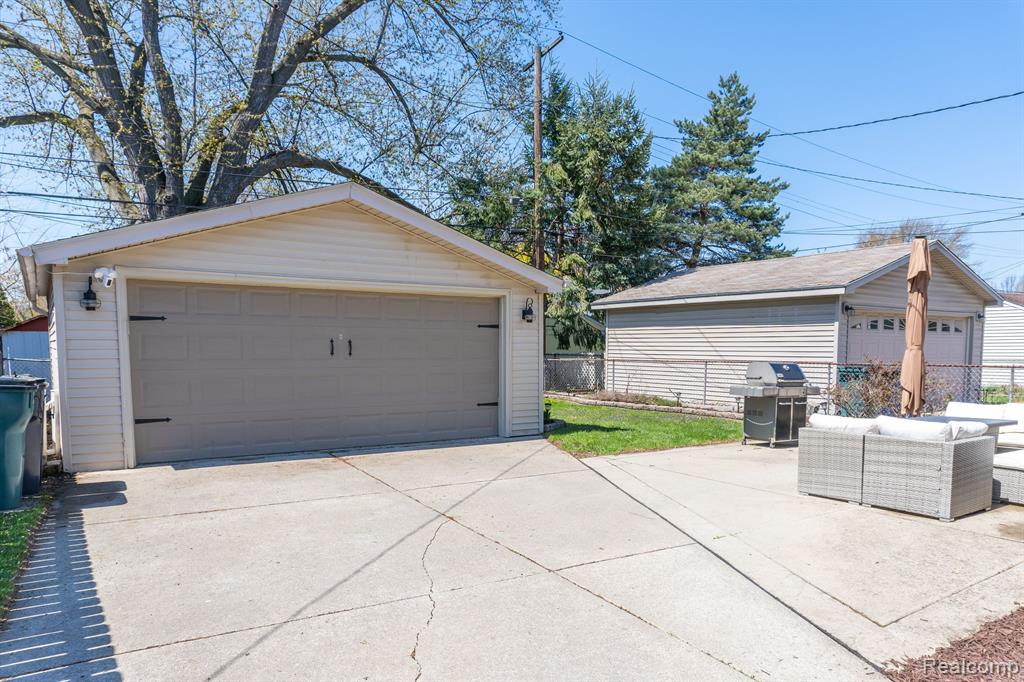 405 N MINERVA Avenue, Royal Oak, MI 48067 — Photo 37