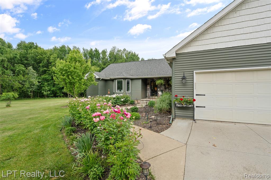 2588 E Jones Road, Howell, MI 48855 — Photo 3