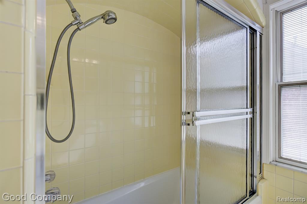 20 OXFORD Boulevard, Pleasant Ridge, MI — Photo 33