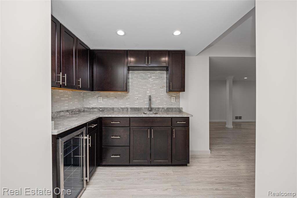 7382 Gateway Drive, West Bloomfield, MI — Photo 42
