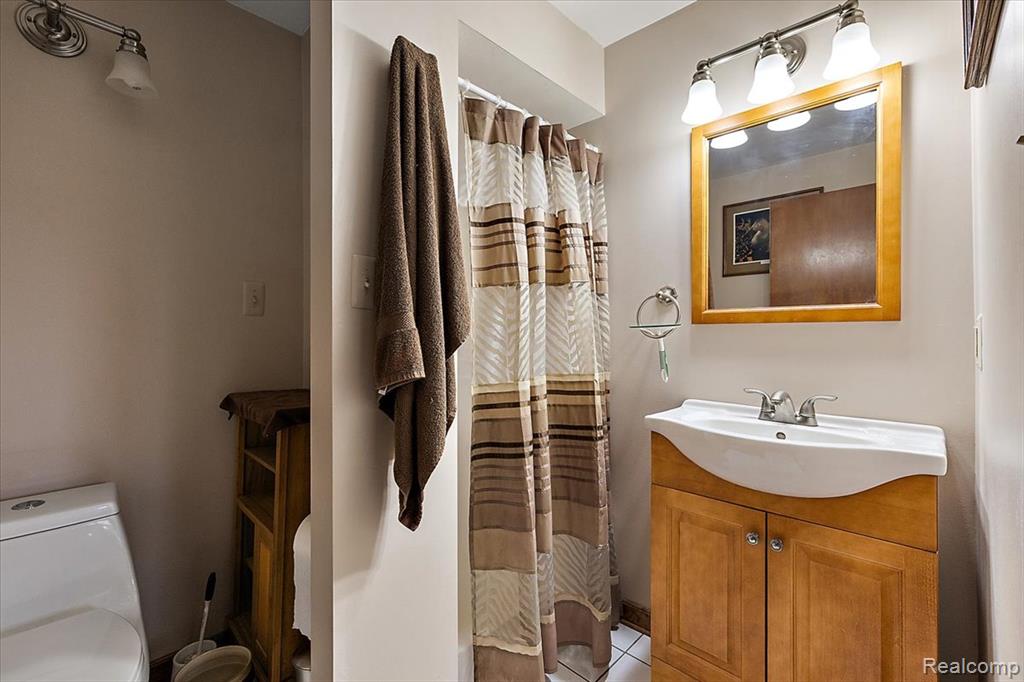 490 Glenn Court, Lake Orion, MI 48362 — Photo 34