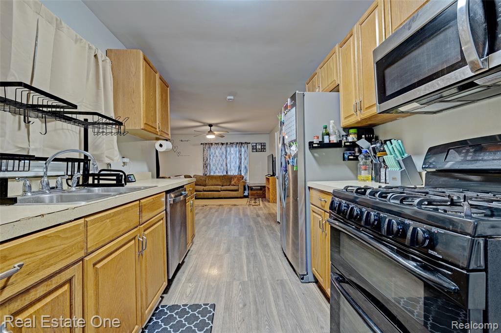8247 Miller Road, Swartz Creek, MI 48473 — Photo 10