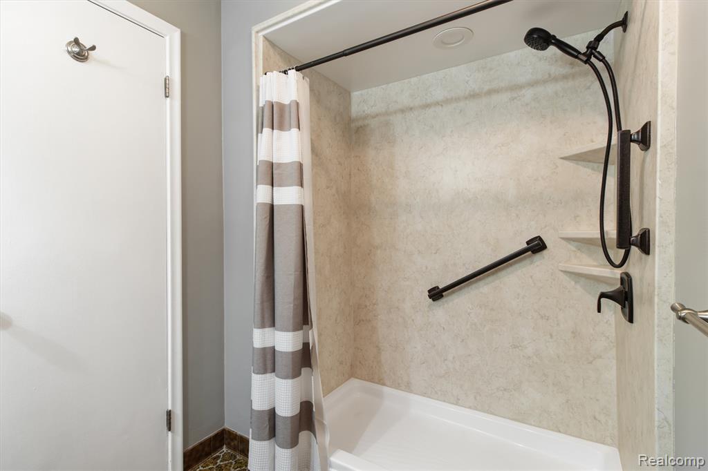 51056 Fairlane Drive, Utica, MI 48316 — Photo 21