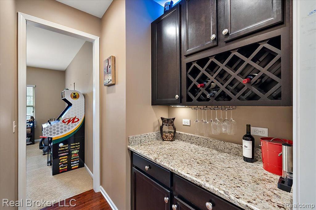 5633 GOLF POINTE Drive, Clarkston, MI 48348 — Photo 46