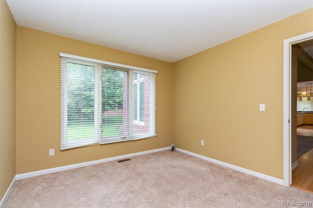 878 Dakota, Rochester Hills, MI 48307 — Photo 39