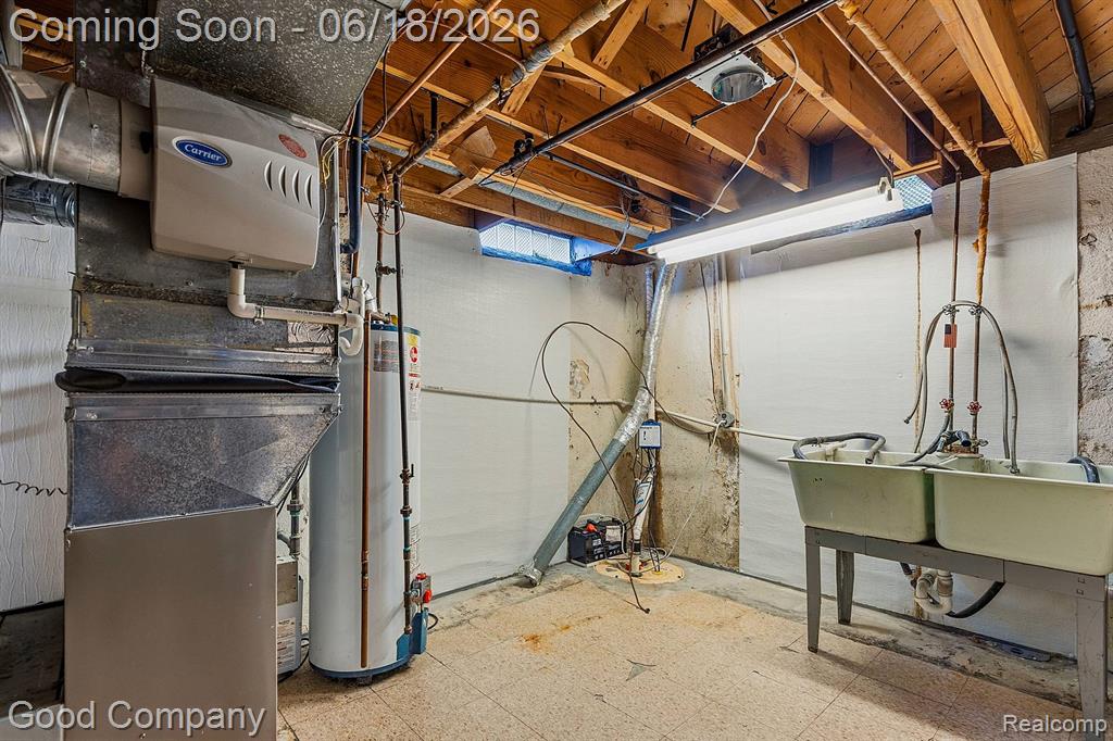 8246 Independence Drive, Sterling Heights, MI 48313 — Photo 28