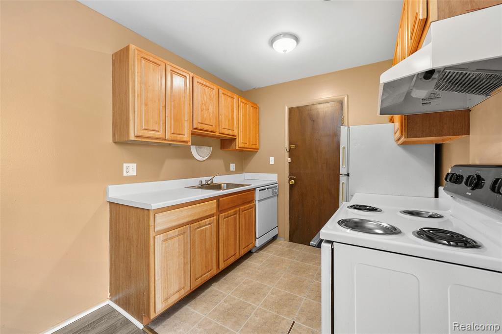 6015 Southfield, Detroit, MI 48228 — Photo 11