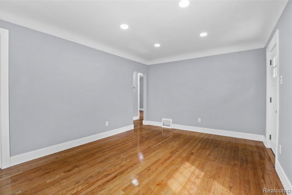 1990 Regina Avenue, Lincoln Park, MI 48146 — Photo 3