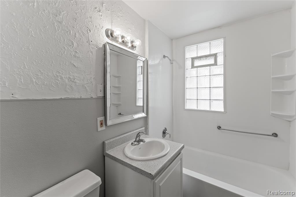 5808 McClellan Street, Detroit, MI 48213 — Photo 18
