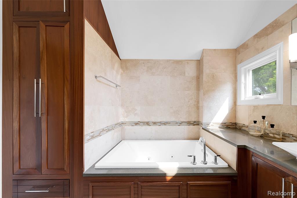828 Westchester Road, Grosse Pointe Park, MI 48230 — Photo 27