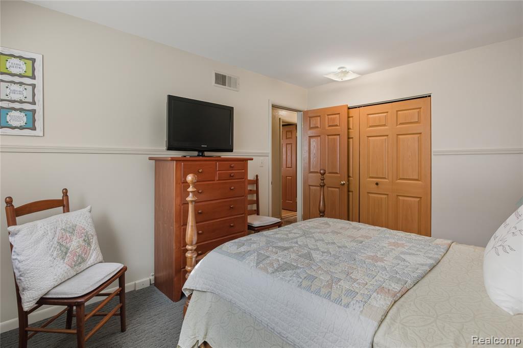 9466 Marilyn Avenue, Plymouth, MI 48170 — Photo 37