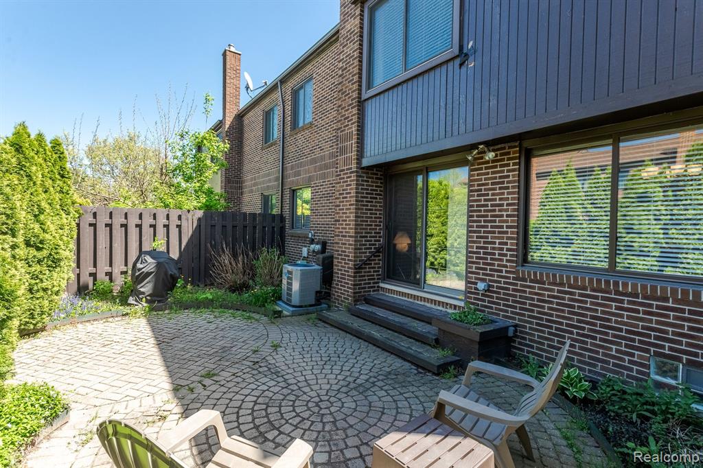 3140 LINDENWOOD Drive, Dearborn, MI 48120 — Photo 30