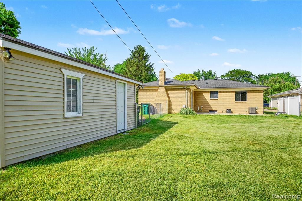 8530 Canal Road, Sterling Heights, MI 48314 — Photo 23