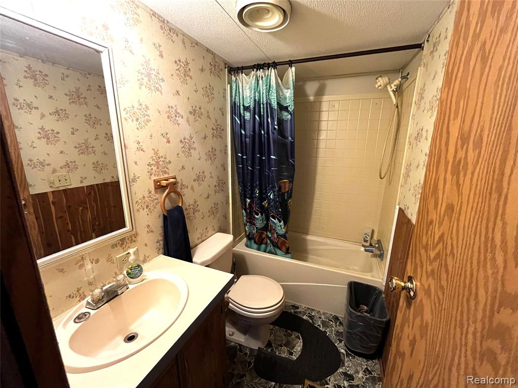 48582 Lakeview Circle, Shelby Twp, MI 48317 — Photo 16