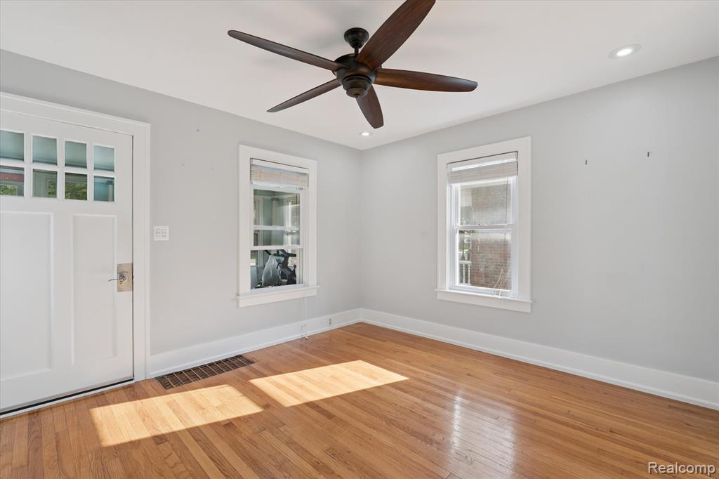 611 W Grand River Avenue, Howell, MI 48843 — Photo 9