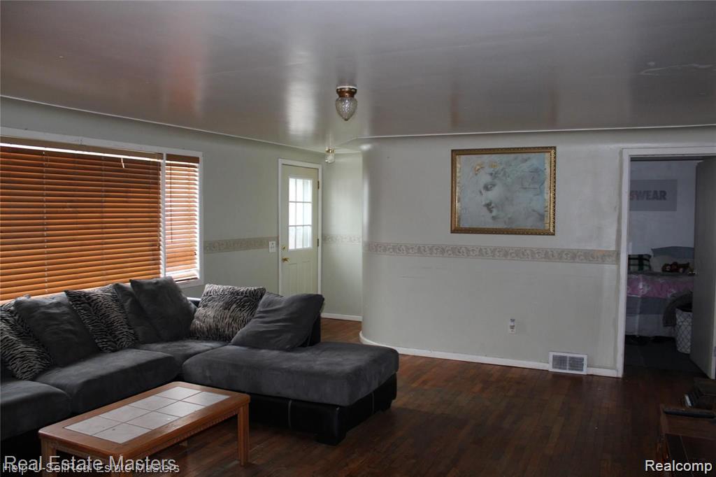 4265 Pine Grove Avenue, Fort Gratiot, MI 48059 — Photo 4