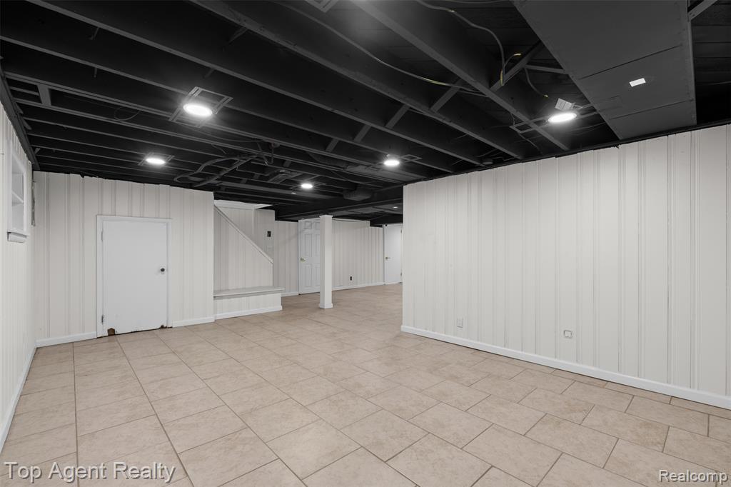 24300 Seneca Street, Oak Park, MI 48237 — Photo 28