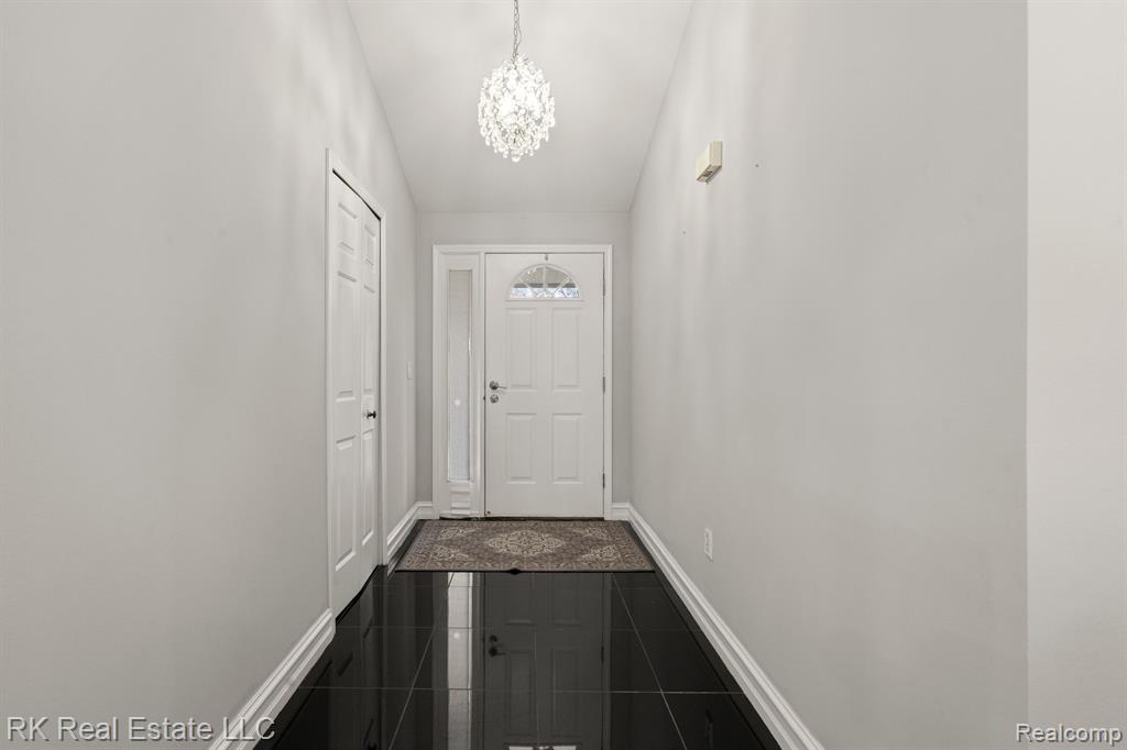 8948 RHODE Drive, Shelby Twp, MI 48317 — Photo 5