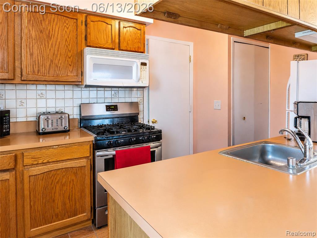 1442 Mariner Drive, Walled Lake, MI 48390 — Photo 3