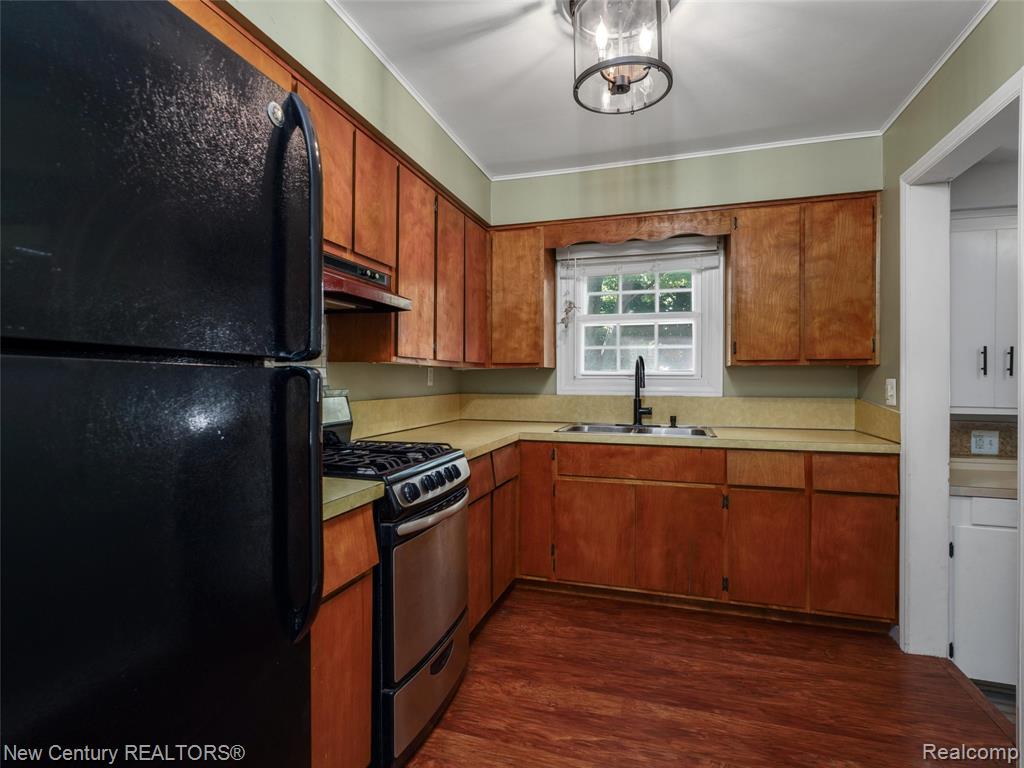 5933 Dwight Avenue, Waterford, MI 48327 — Photo 7