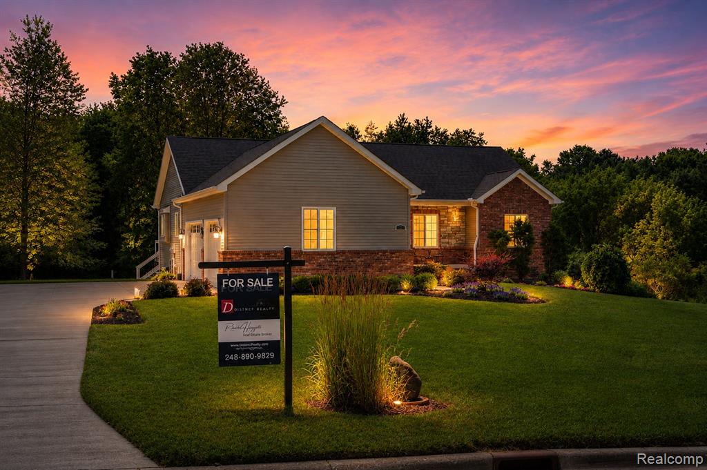 697 Lee Court, Oxford, MI 48371 — front exterior