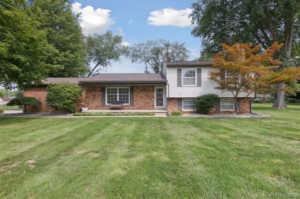 6233 Golfview Drive, Burton, MI 48509 — Photo 3