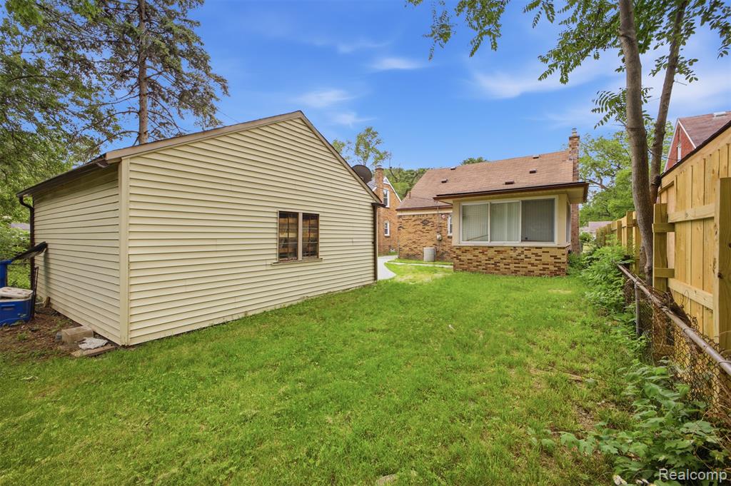 18492 Warwick Street, Detroit, MI 48219 — Photo 31