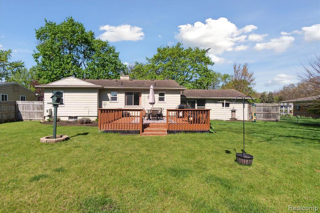 528 JAMES CONNIS Drive, Flushing, MI 48433 — Photo 35