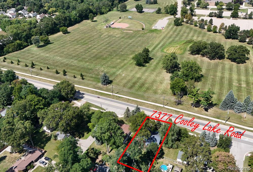 7377 Cooley Lake Road, West Bloomfield, MI 48324 — Photo 46