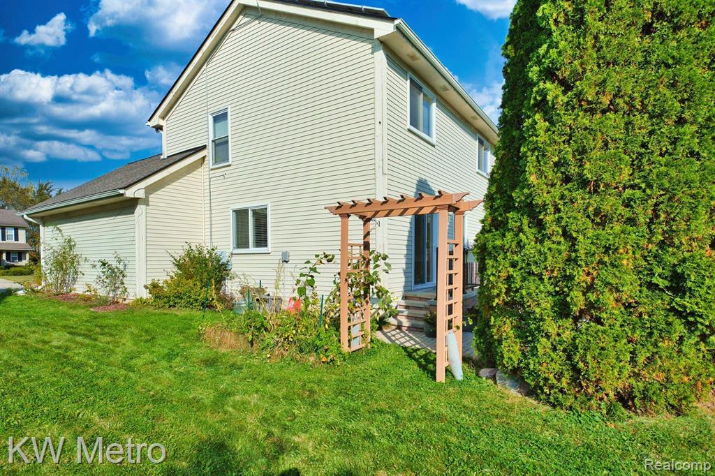 8590 BARRINGTON Drive, Ypsilanti, MI 48198 — Photo 4