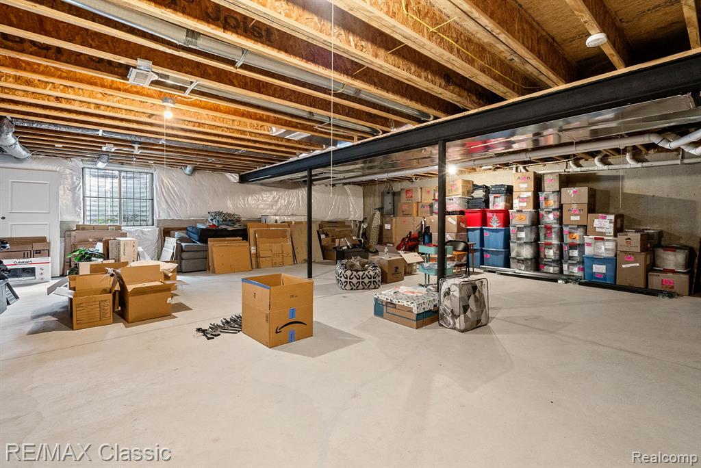 42456 GATEWAY Drive, Plymouth, MI 48170 — Photo 38