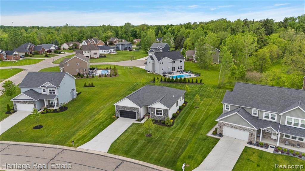 6231 Leighland Drive, Grand Blanc, MI 48439 — Photo 33