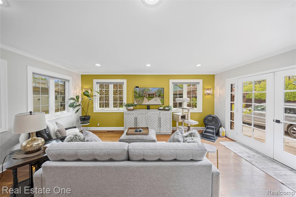 33 SYLVAN Avenue, Pleasant Ridge, MI — Photo 12