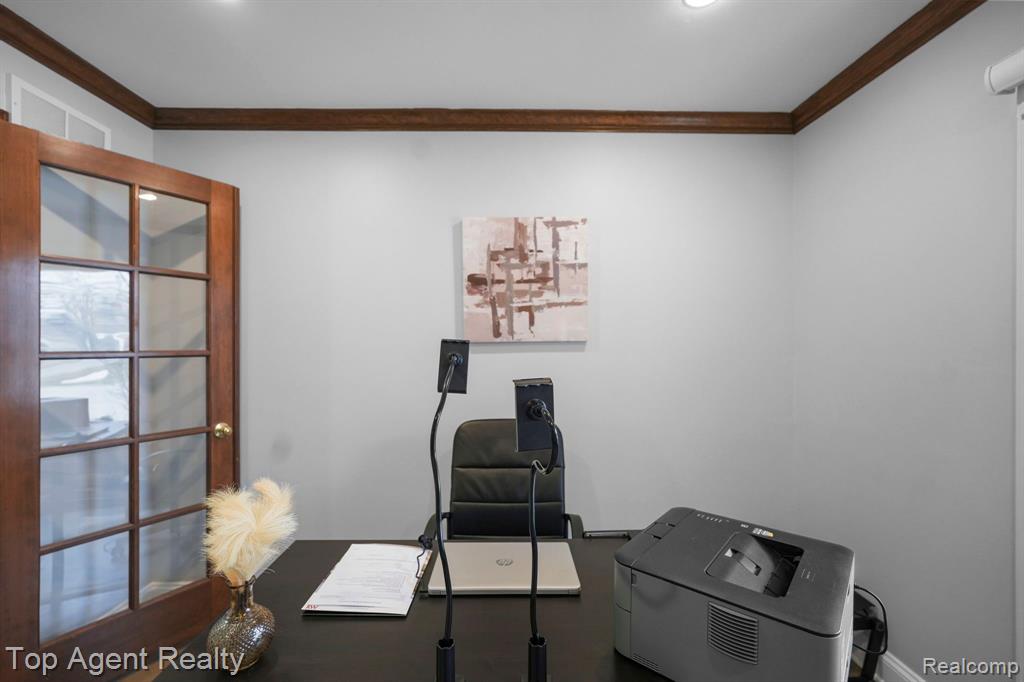 445 LEXINGTON Drive, Rochester Hills, MI 48307 — Photo 18