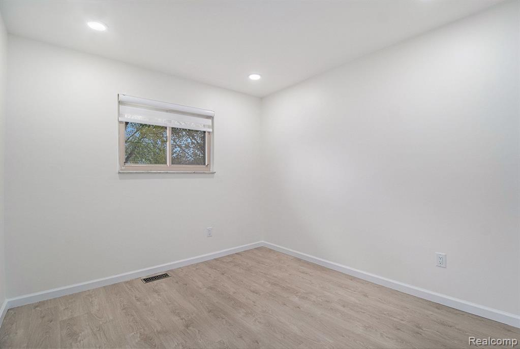 8601 INDEPENDENCE Drive, Sterling Heights, MI 48313 — Photo 13