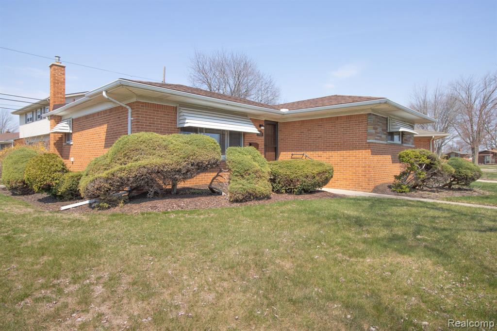 30705 Longfellow Avenue, Madison Heights, MI 48071 — Photo 33