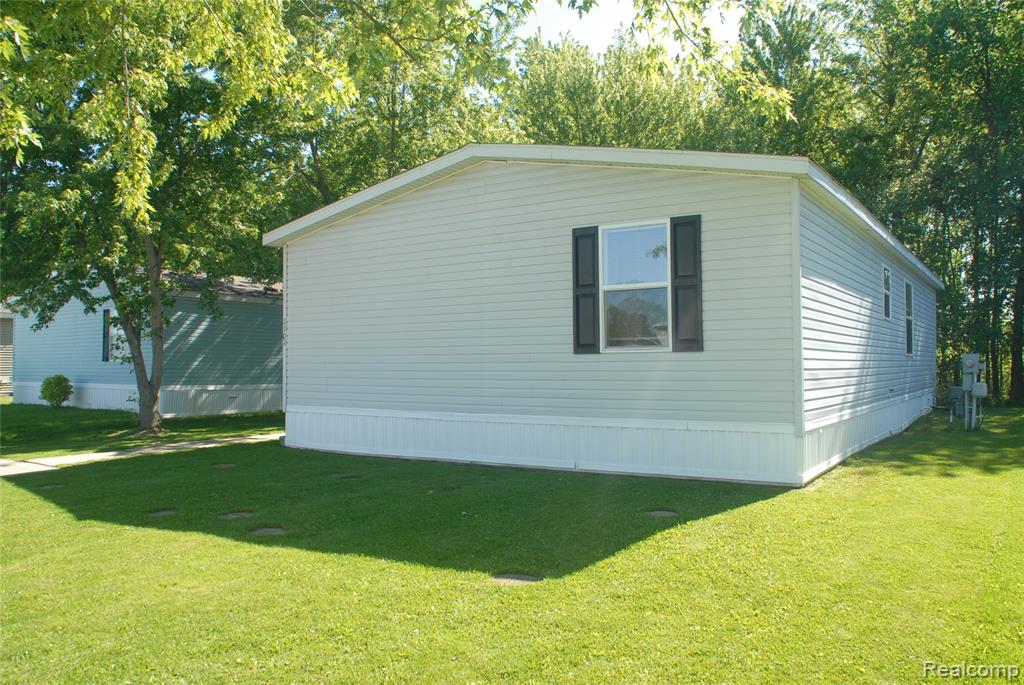 1101 Forest Lane, Columbus, MI — Photo 3