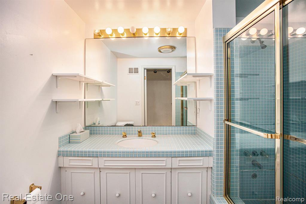 7187 Pebble Park Drive, West Bloomfield, MI — Photo 16