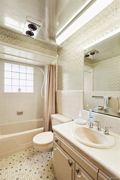 1226 Woodkrest Drive, Flint, MI 48532 — Photo 14