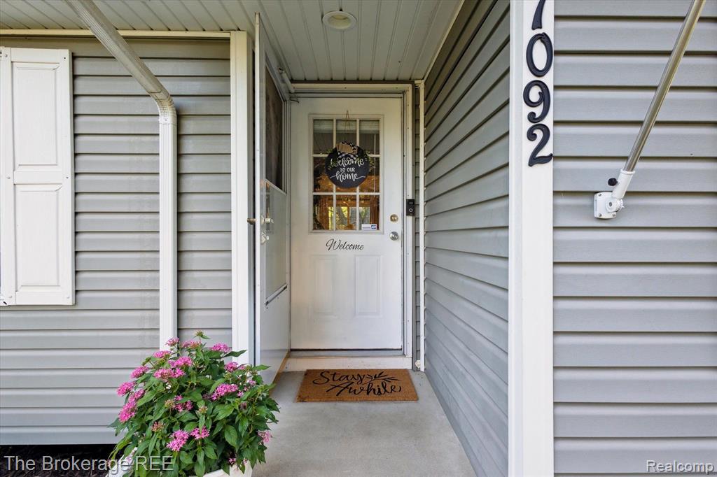 7092 FAIRGROVE Drive, Swartz Creek, MI 48473 — Photo 2