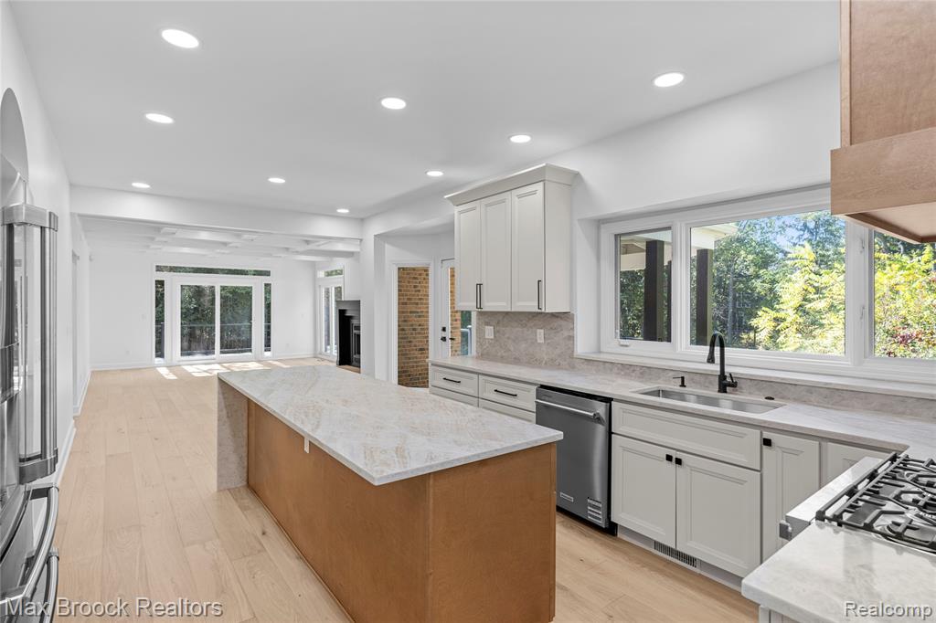 7219 Oakwood Drive, West Bloomfield, MI — Photo 16