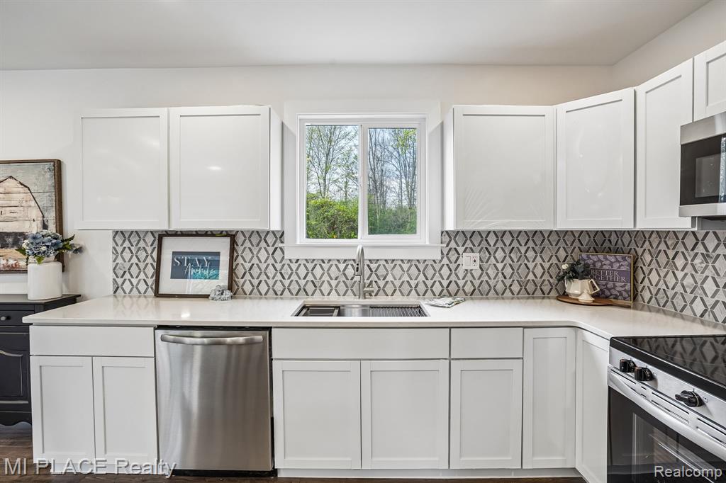 9755 Portage Trail, White Lake, MI — Photo 16