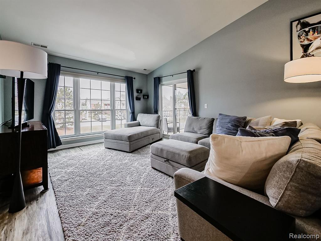 45724 WARWICK Drive, Macomb, MI 48044 — Photo 3