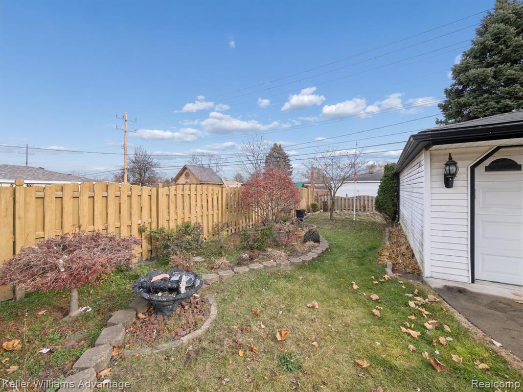 6450 Fenton Street, Dearborn Heights, MI 48127 — Photo 32