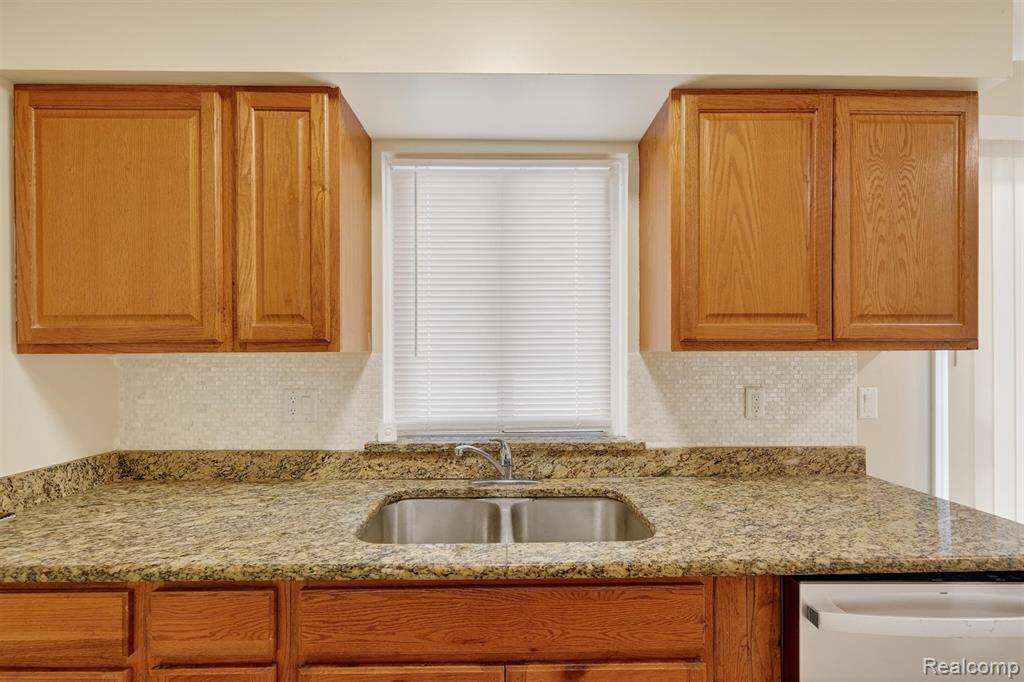 15654 Isabelle Street, Romulus, MI 48174 — Photo 8